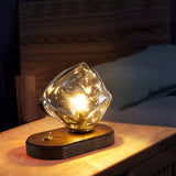 Üvegből készült asztali lámpa jégkő formájában